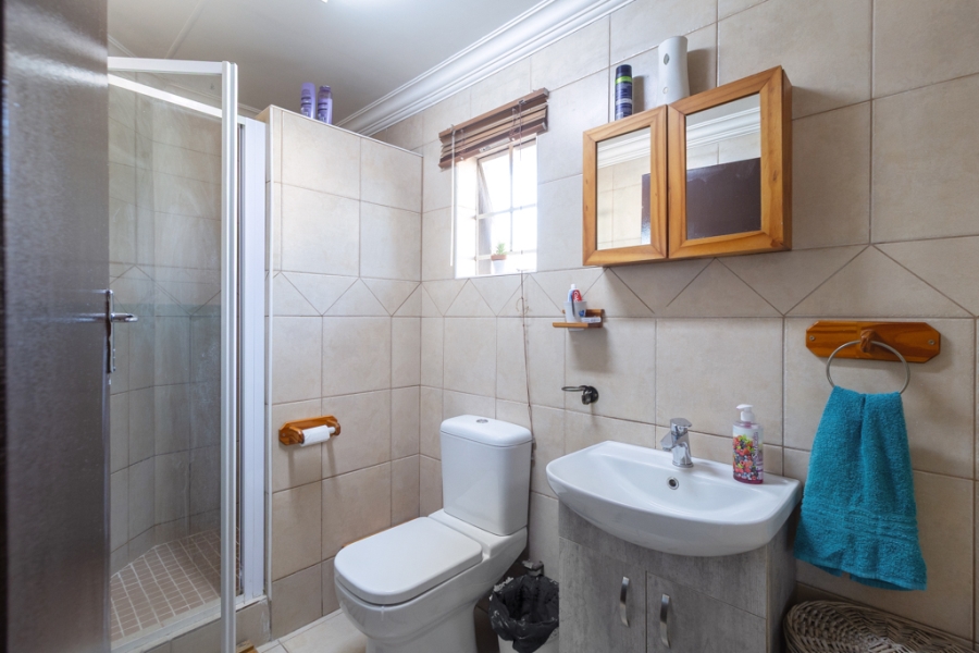 5 Bedroom Property for Sale in Waverley Gauteng