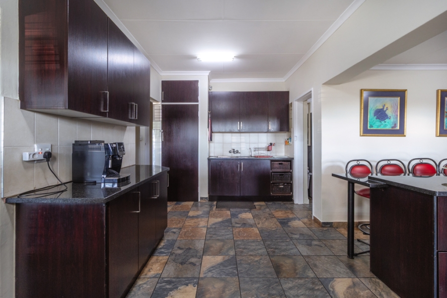 5 Bedroom Property for Sale in Waverley Gauteng
