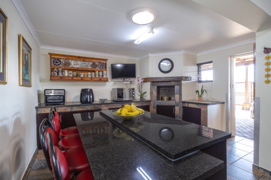 5 Bedroom Property for Sale in Waverley Gauteng