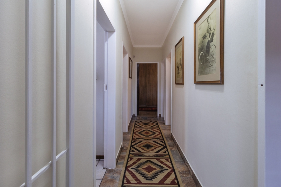5 Bedroom Property for Sale in Waverley Gauteng
