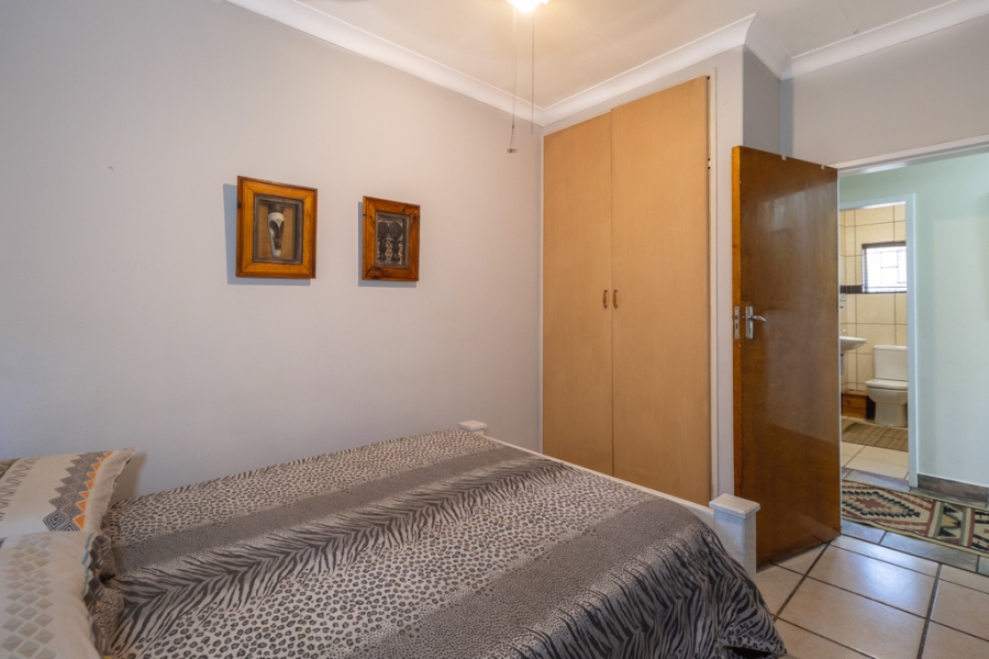 5 Bedroom Property for Sale in Waverley Gauteng