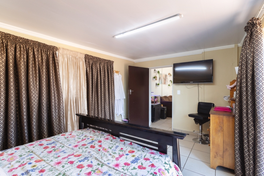 5 Bedroom Property for Sale in Waverley Gauteng