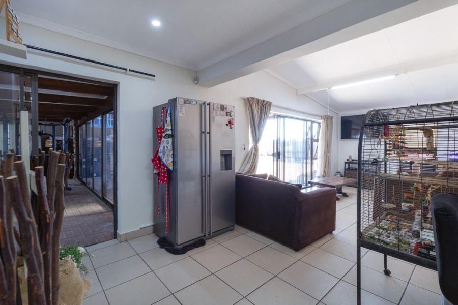 5 Bedroom Property for Sale in Waverley Gauteng