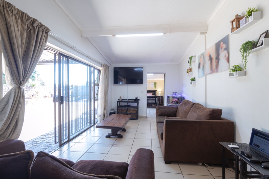 5 Bedroom Property for Sale in Waverley Gauteng