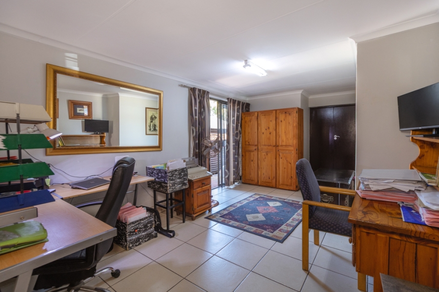 5 Bedroom Property for Sale in Waverley Gauteng