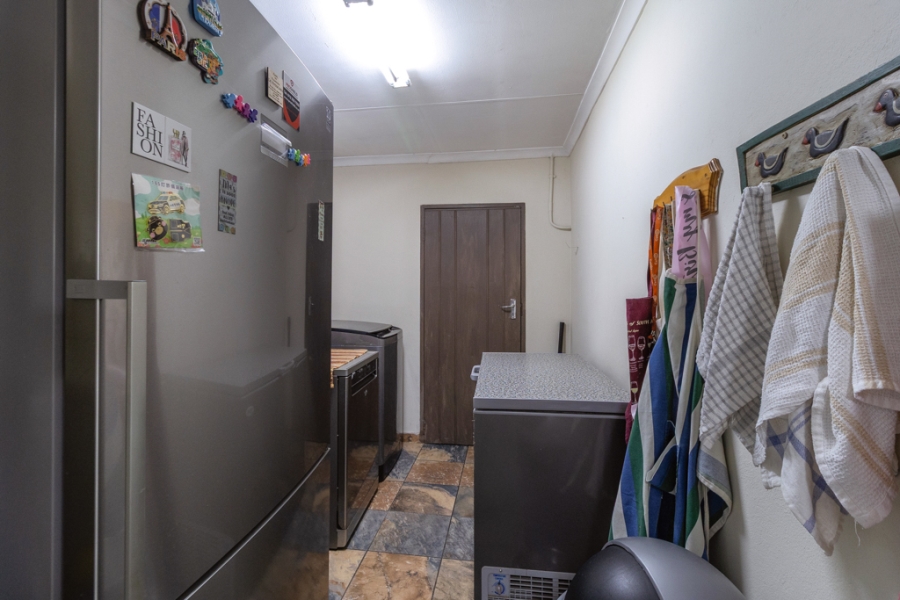 5 Bedroom Property for Sale in Waverley Gauteng