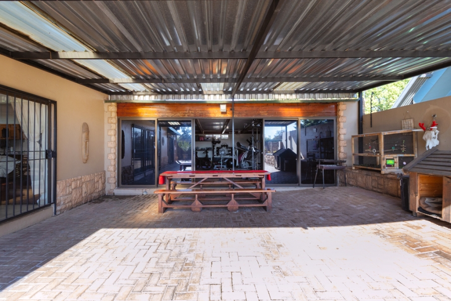 5 Bedroom Property for Sale in Waverley Gauteng