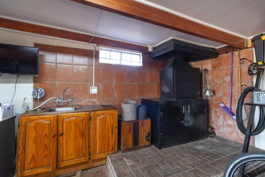 5 Bedroom Property for Sale in Waverley Gauteng