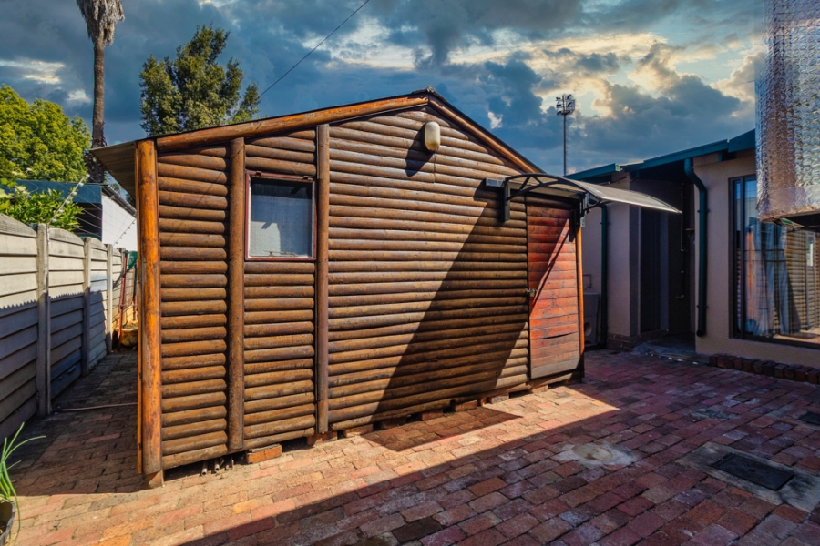 5 Bedroom Property for Sale in Waverley Gauteng