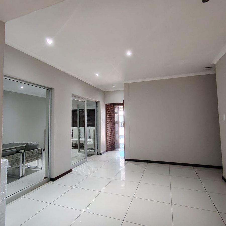 2 Bedroom Property for Sale in Doornpoort Gauteng