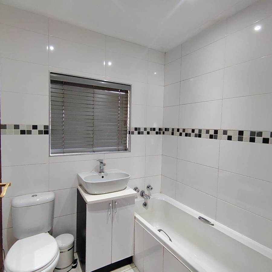 2 Bedroom Property for Sale in Doornpoort Gauteng
