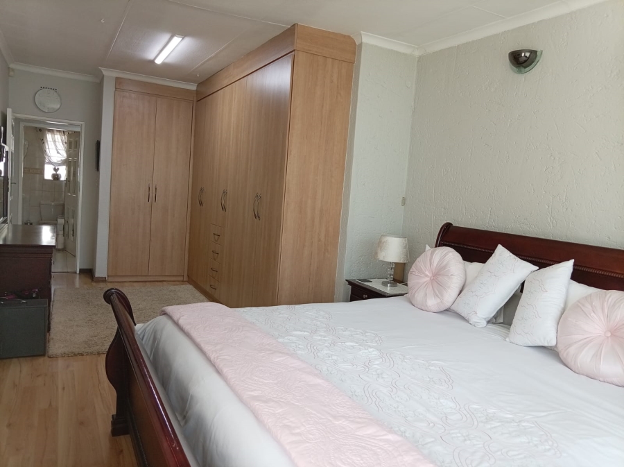 3 Bedroom Property for Sale in Freeway Park Gauteng