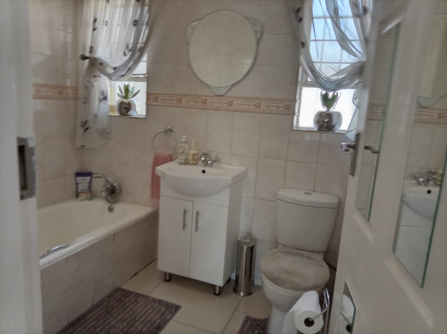 3 Bedroom Property for Sale in Freeway Park Gauteng