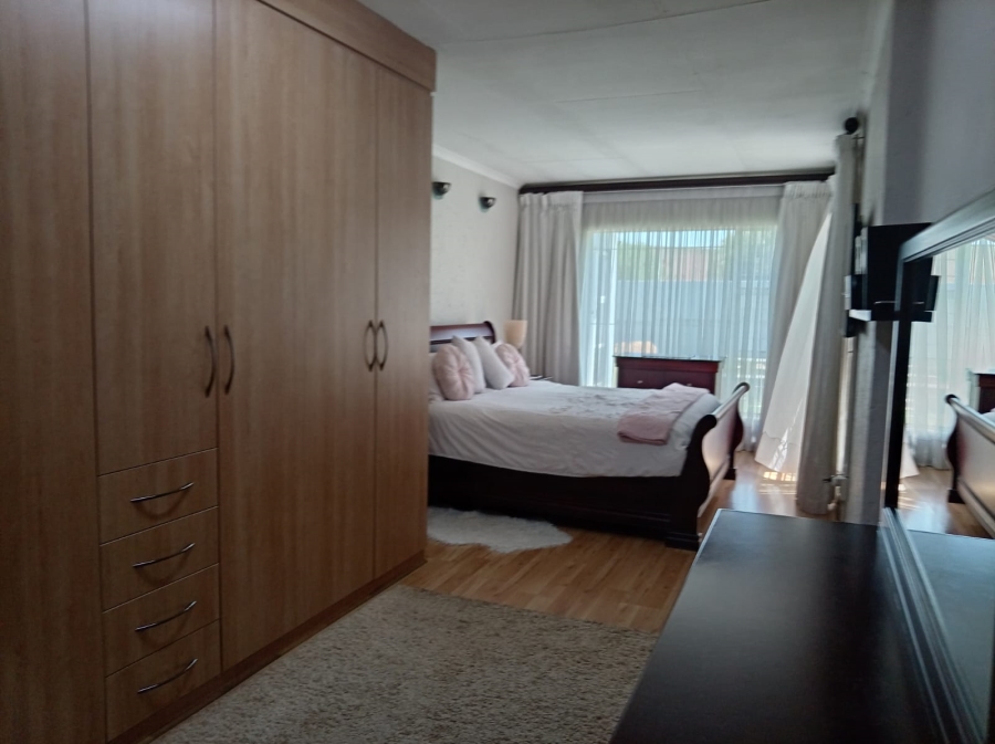 3 Bedroom Property for Sale in Freeway Park Gauteng