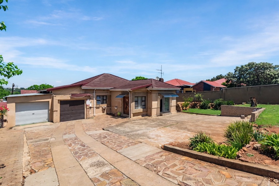 4 Bedroom Property for Sale in Discovery Gauteng