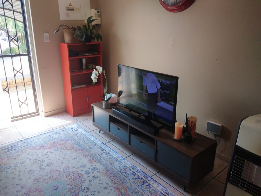 To Let 2 Bedroom Property for Rent in Weltevreden Park Gauteng