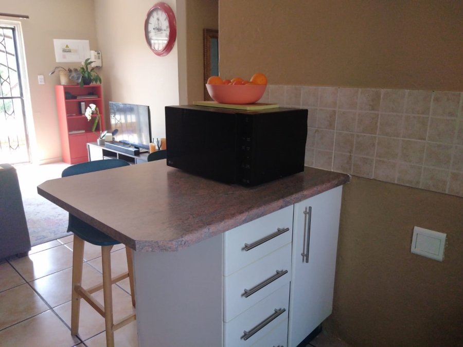 To Let 2 Bedroom Property for Rent in Weltevreden Park Gauteng