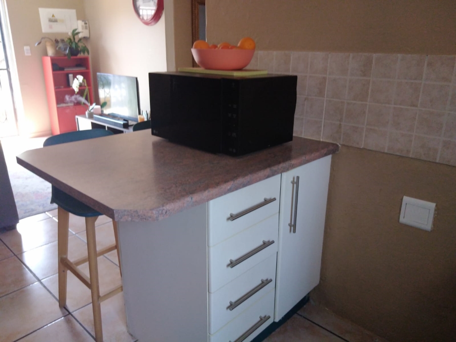 To Let 2 Bedroom Property for Rent in Weltevreden Park Gauteng
