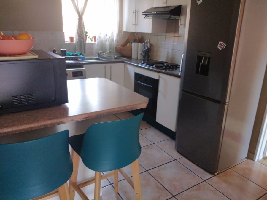 To Let 2 Bedroom Property for Rent in Weltevreden Park Gauteng