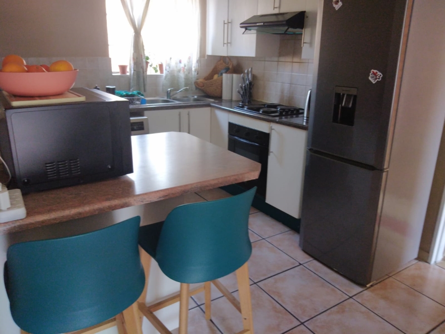 To Let 2 Bedroom Property for Rent in Weltevreden Park Gauteng