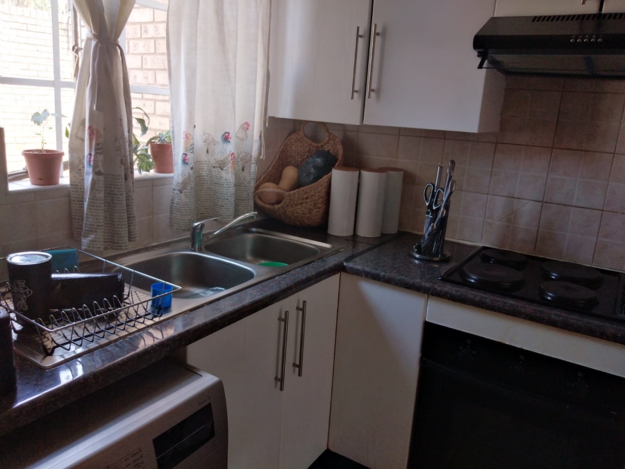 To Let 2 Bedroom Property for Rent in Weltevreden Park Gauteng