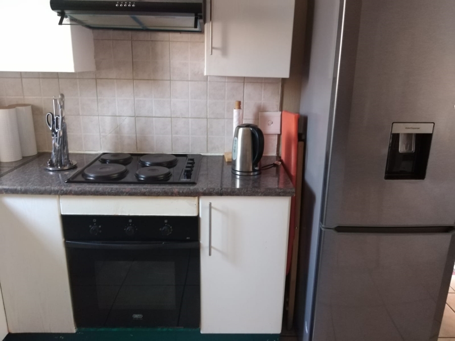 To Let 2 Bedroom Property for Rent in Weltevreden Park Gauteng