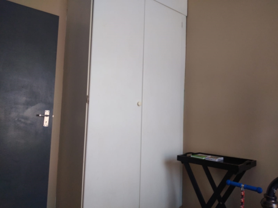 To Let 2 Bedroom Property for Rent in Weltevreden Park Gauteng