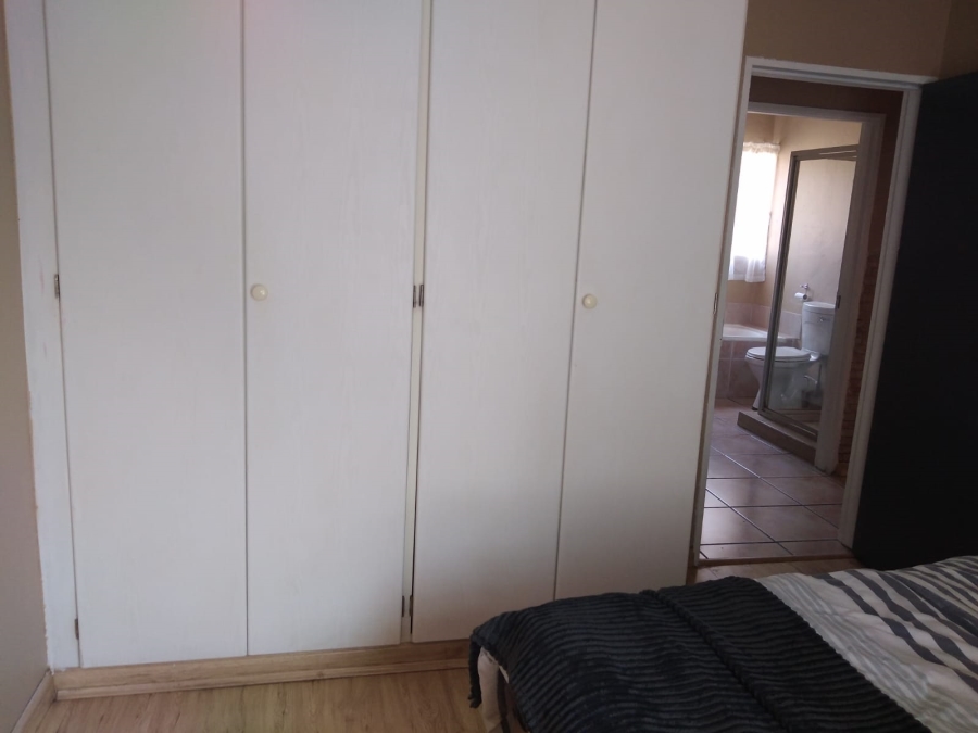 To Let 2 Bedroom Property for Rent in Weltevreden Park Gauteng