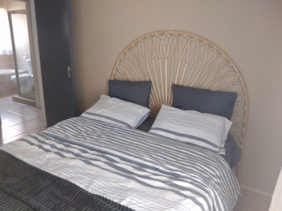 To Let 2 Bedroom Property for Rent in Weltevreden Park Gauteng