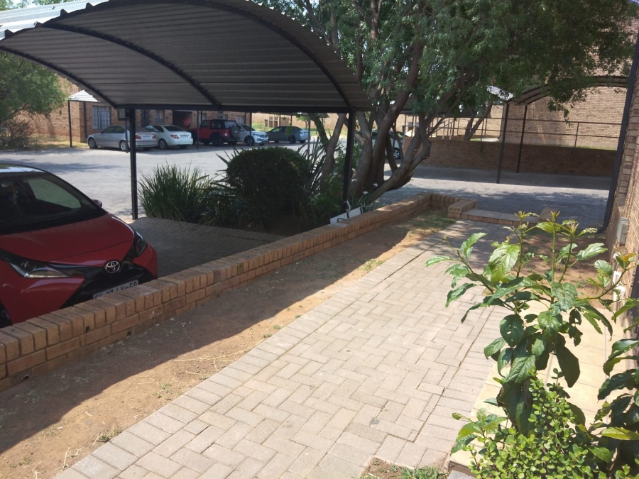 To Let 2 Bedroom Property for Rent in Weltevreden Park Gauteng