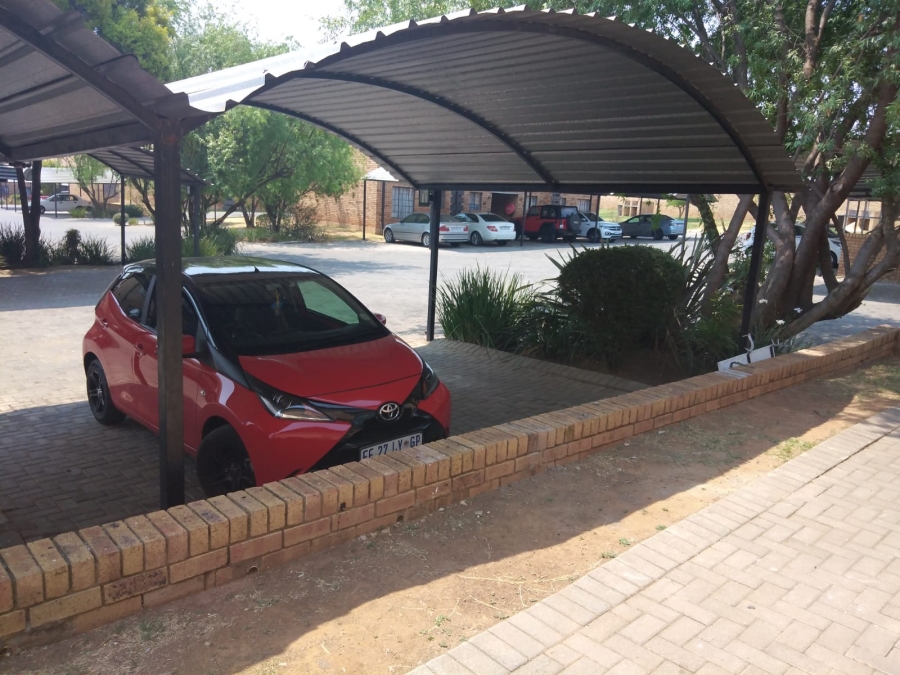 To Let 2 Bedroom Property for Rent in Weltevreden Park Gauteng