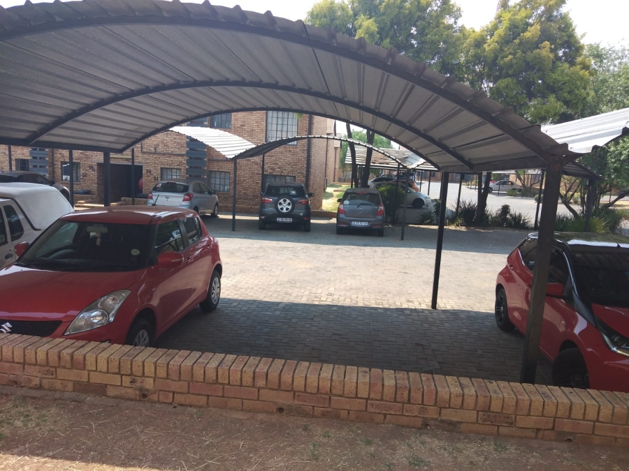 To Let 2 Bedroom Property for Rent in Weltevreden Park Gauteng