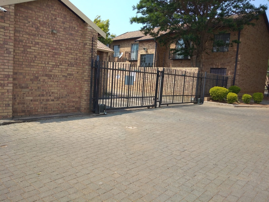To Let 2 Bedroom Property for Rent in Weltevreden Park Gauteng