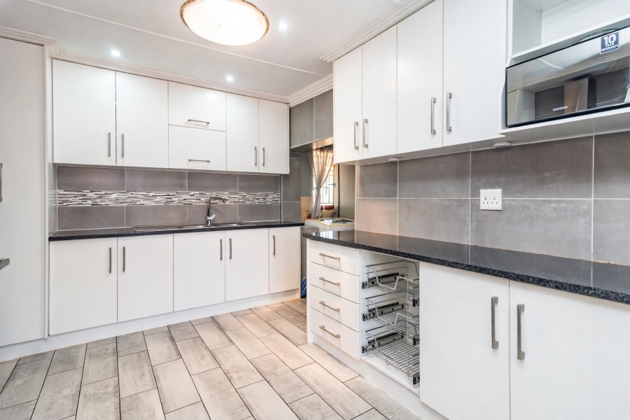4 Bedroom Property for Sale in Kenmare Gauteng