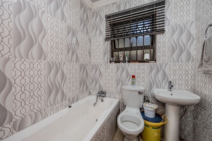 4 Bedroom Property for Sale in Kagiso Gauteng