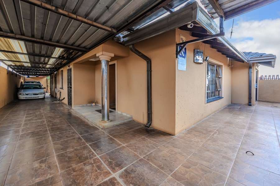 4 Bedroom Property for Sale in Kagiso Gauteng