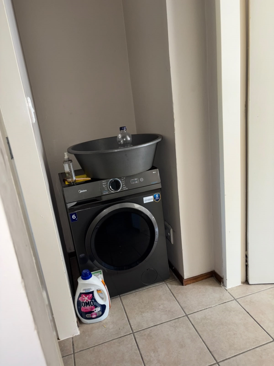To Let 1 Bedroom Property for Rent in Erand Gardens Gauteng