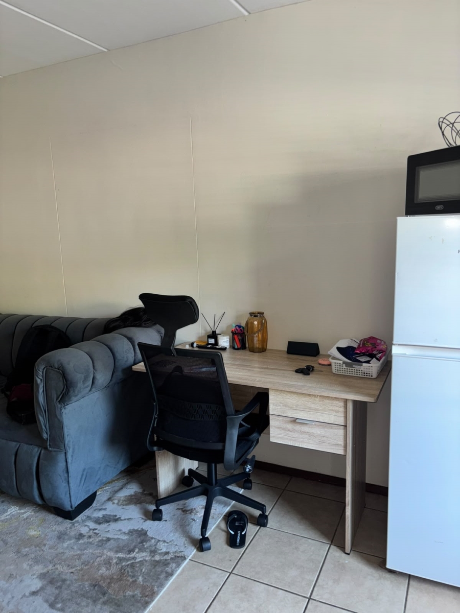 To Let 1 Bedroom Property for Rent in Erand Gardens Gauteng