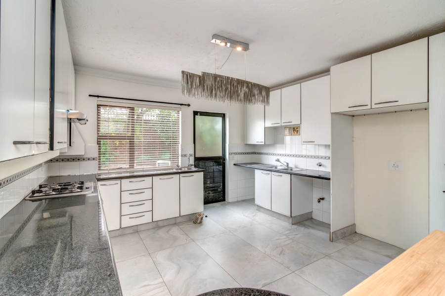To Let 4 Bedroom Property for Rent in Dainfern Golf Estate Gauteng