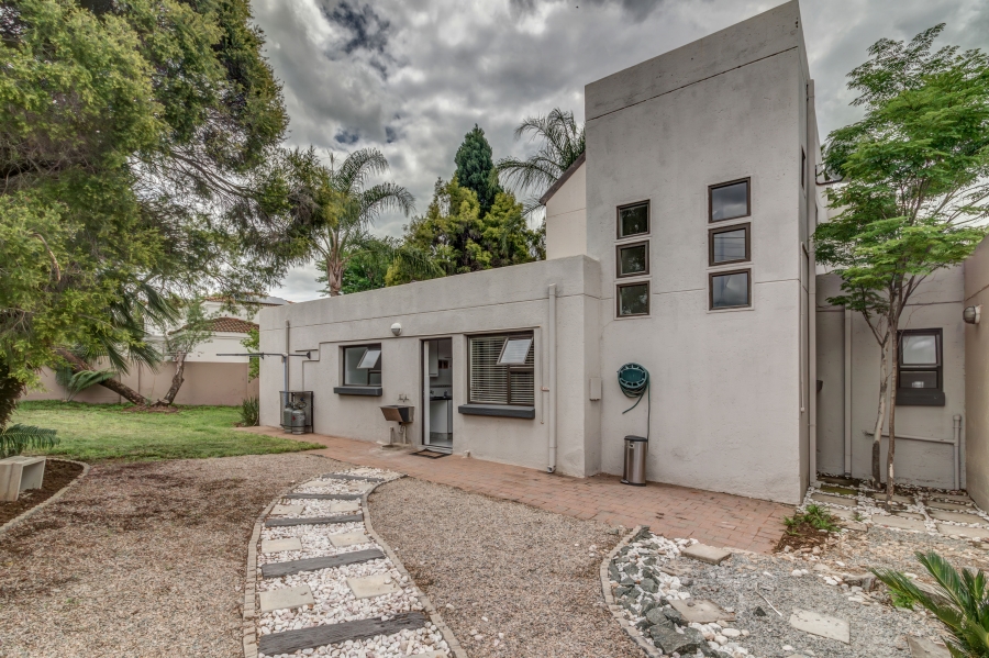 To Let 4 Bedroom Property for Rent in Dainfern Golf Estate Gauteng