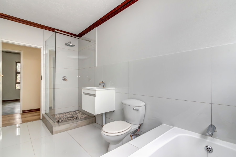 To Let 4 Bedroom Property for Rent in Dainfern Golf Estate Gauteng