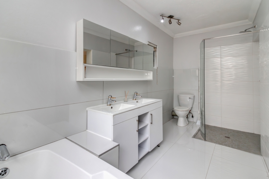 To Let 4 Bedroom Property for Rent in Dainfern Golf Estate Gauteng