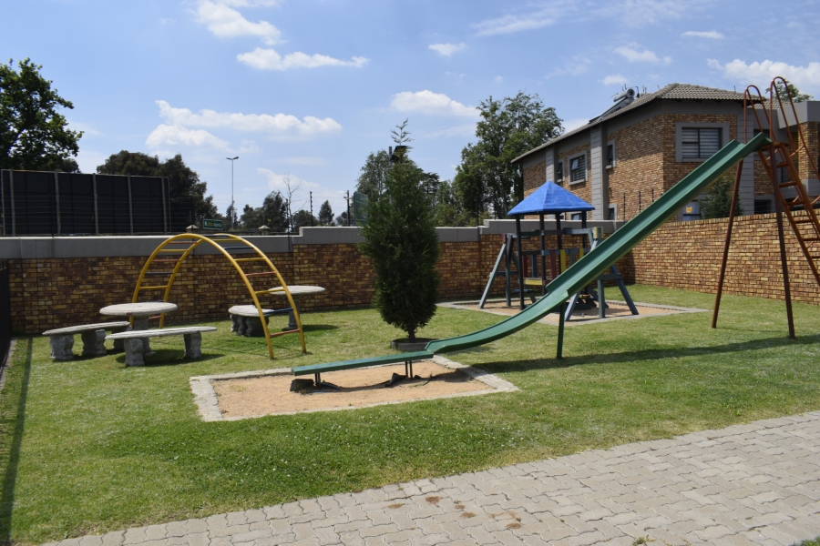2 Bedroom Property for Sale in Helderwyk Gauteng