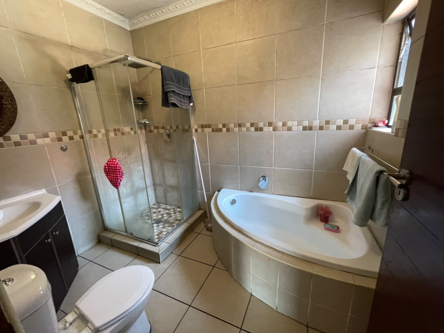 3 Bedroom Property for Sale in Vanderbijlpark SE 6 Gauteng
