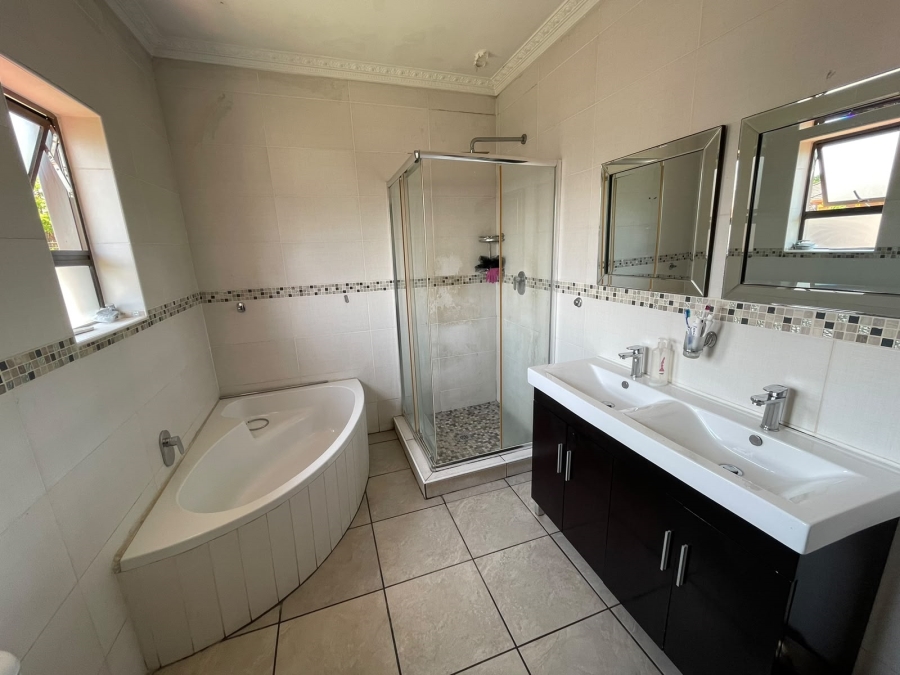 3 Bedroom Property for Sale in Vanderbijlpark SE 6 Gauteng