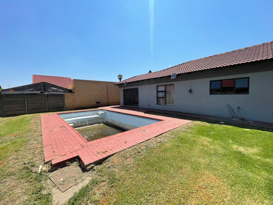 3 Bedroom Property for Sale in Vanderbijlpark SE 6 Gauteng