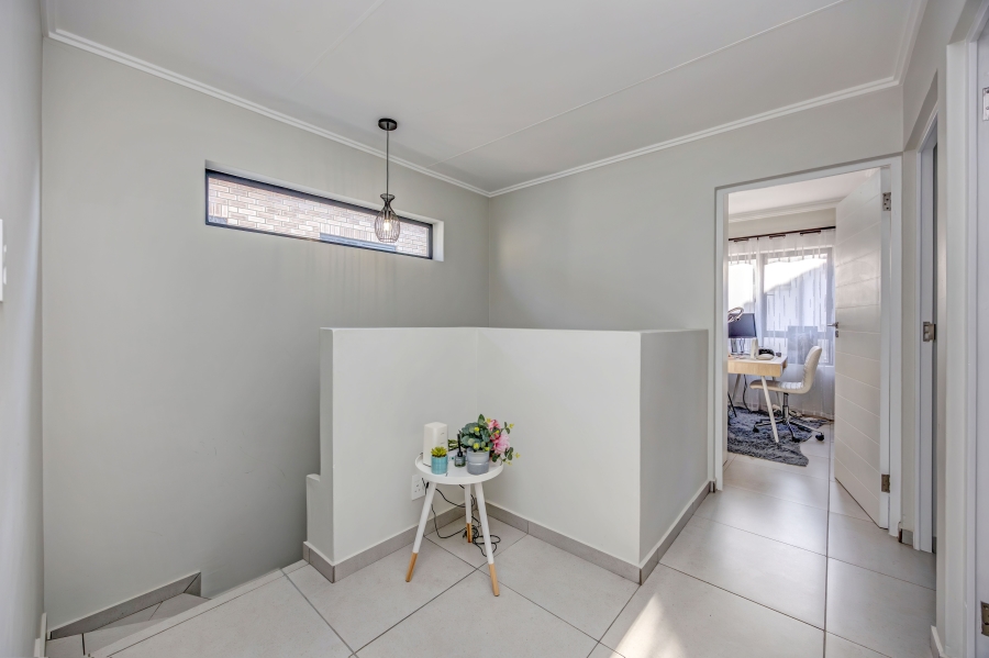 To Let 3 Bedroom Property for Rent in Broadacres Gauteng