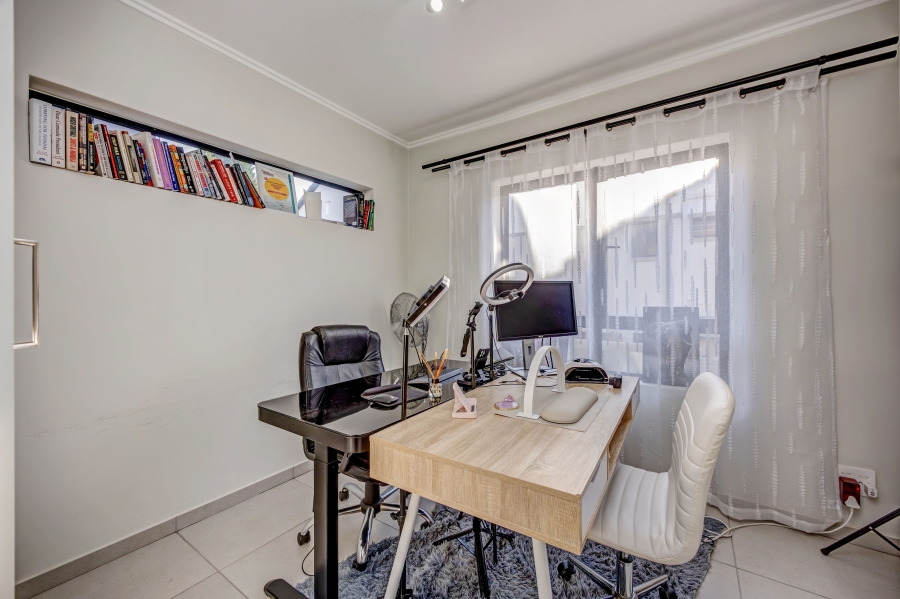 To Let 3 Bedroom Property for Rent in Broadacres Gauteng
