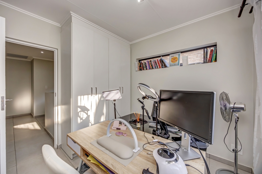 To Let 3 Bedroom Property for Rent in Broadacres Gauteng