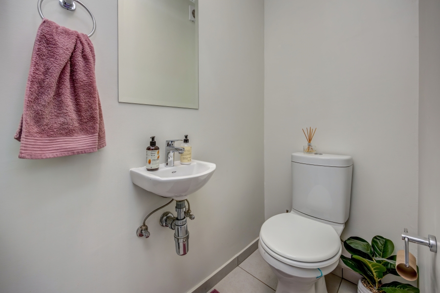 To Let 3 Bedroom Property for Rent in Broadacres Gauteng